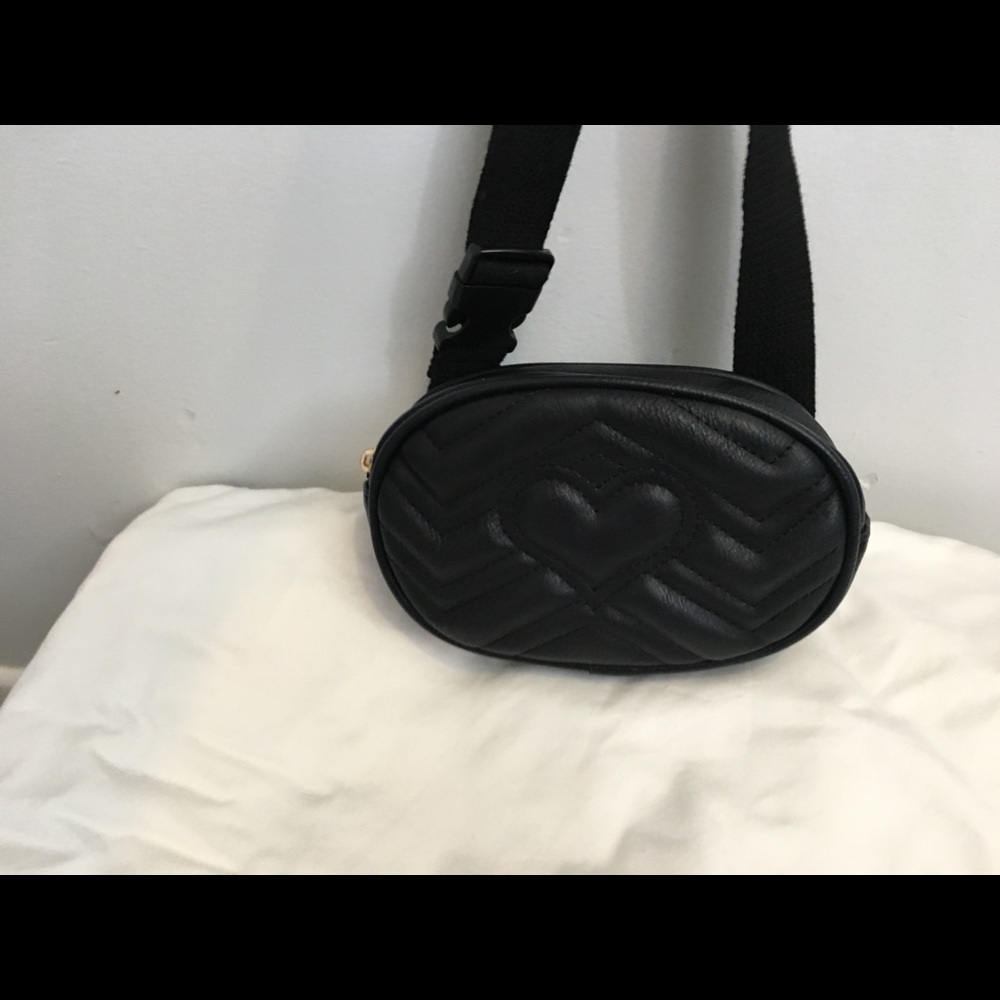 LD fanny pack like new Blk with heart pika dots